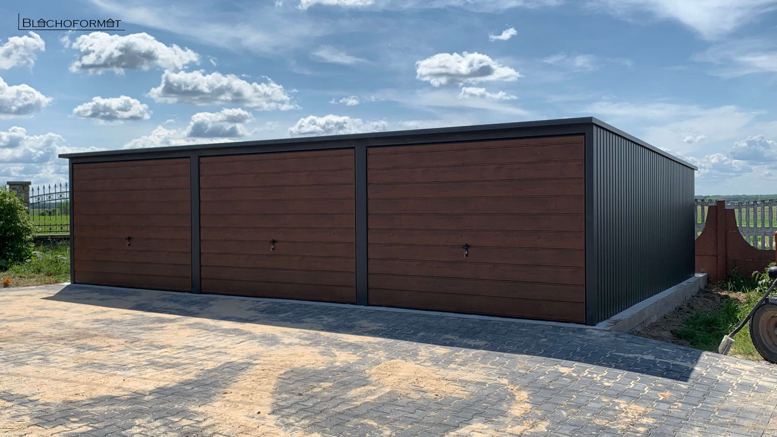 Garaż blaszany 9x6 m z trzema bramami Włoszczowa – Blachoformat