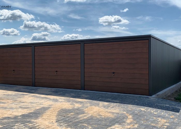 Garaż blaszany 9x6 m z trzema bramami Włoszczowa – Blachoformat
